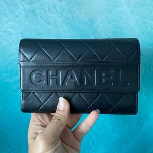 VINTAGE CHANEL LAMBSKIN MEDIUM COMPACT WALLET